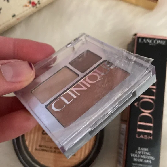 Makeup bundle 7 items - Picture 6 of 9